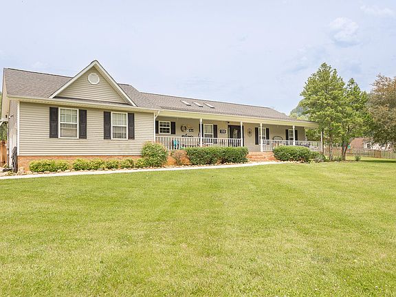 2nd image of 108 Hidden Pines Dr