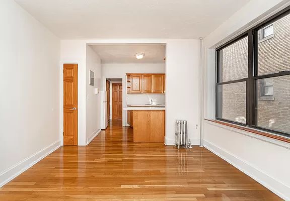 3rd image of 21-46 Crescent St #C8