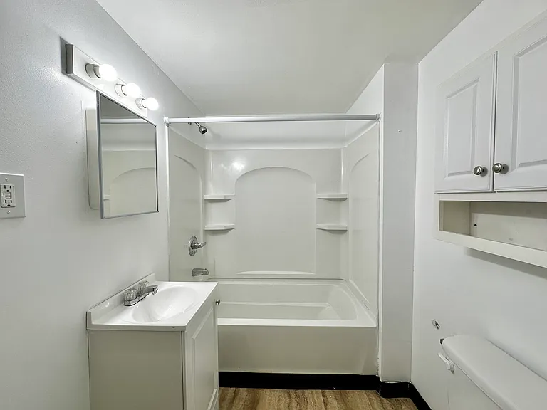 606 Main St #2 — Photo 7