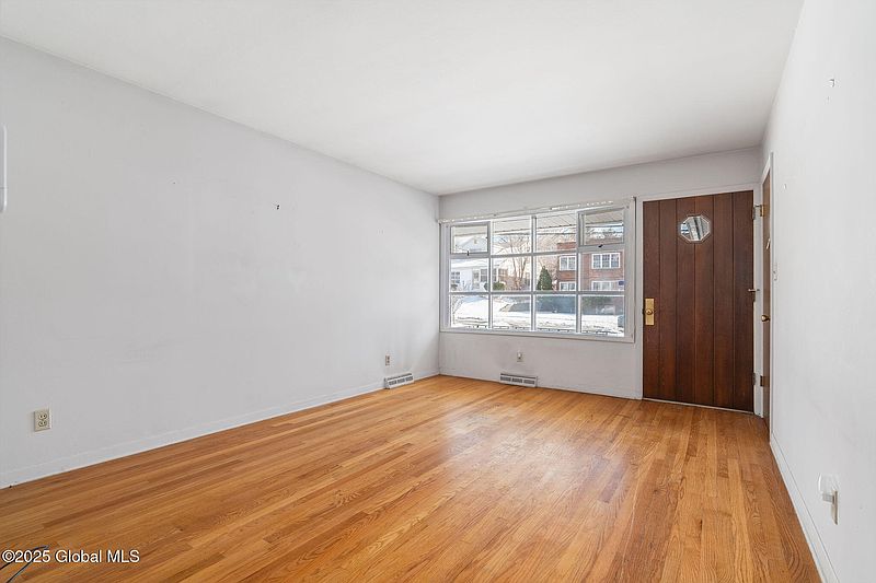 3rd image of 94 Eileen Street