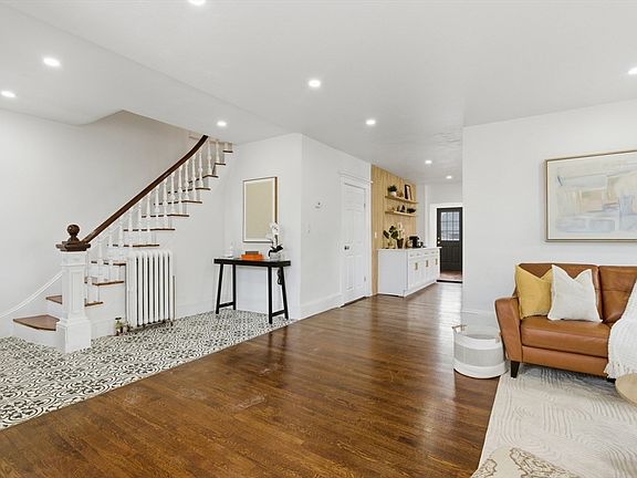 4th image of 9 Robbins St