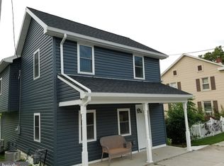 15 Hanover St, Spring Grove, PA 17362