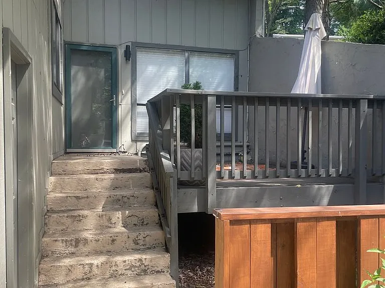 1900 Ridgecrest Dr #201 — Photo 2