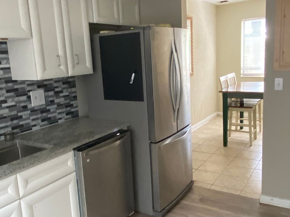 1st image of 704 Oaks Manor Ct