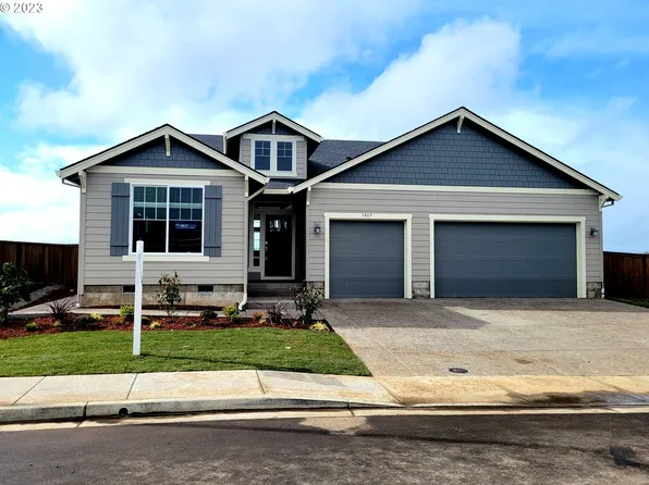 1469 Farmington Dr #137, Junction City, OR 97448