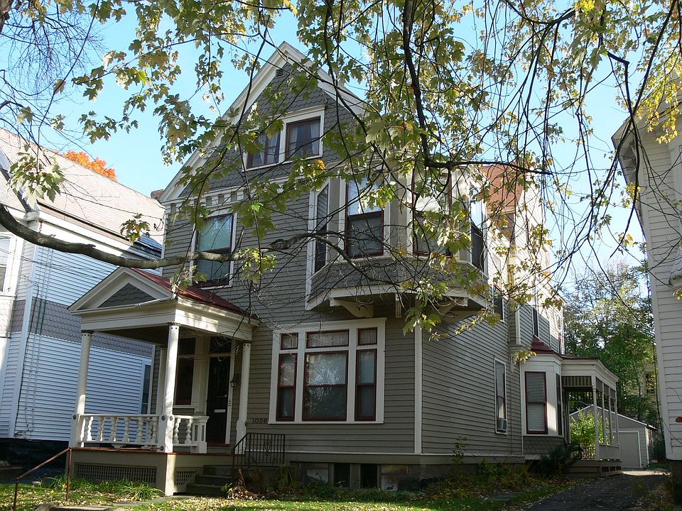 1056 Gillespie St