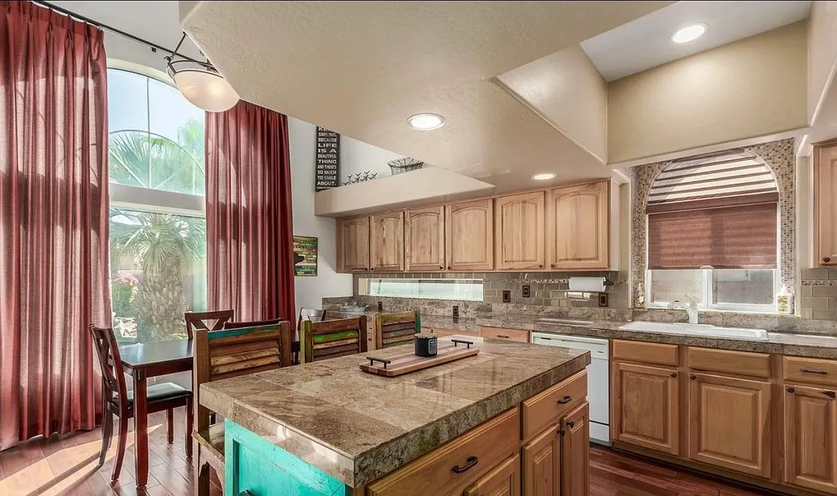 3 bed, $5,000 — Photo 4