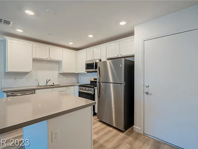 689 Omaggio Pl — Photo 7
