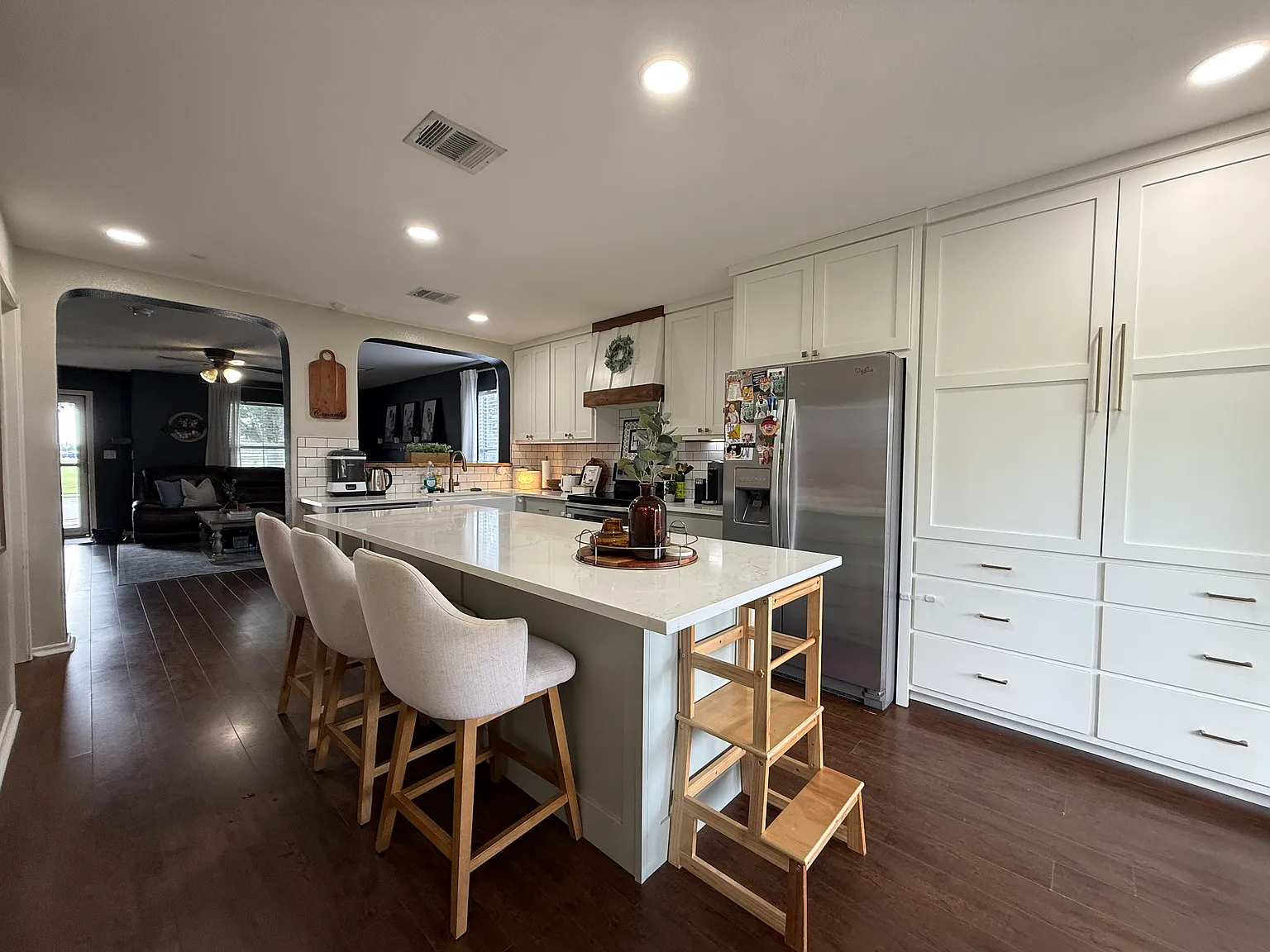 4 bed, 1930 sqft, $1,975 — Photo 4