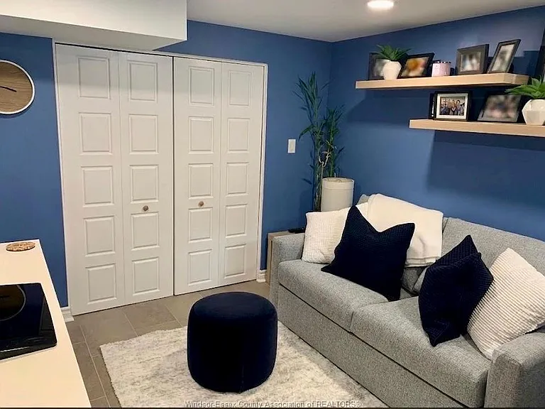 338 Barry Ave — Photo 15