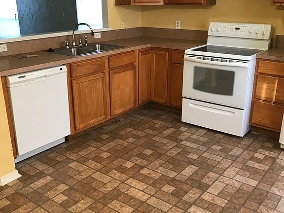 Large, open eat-in kitchen