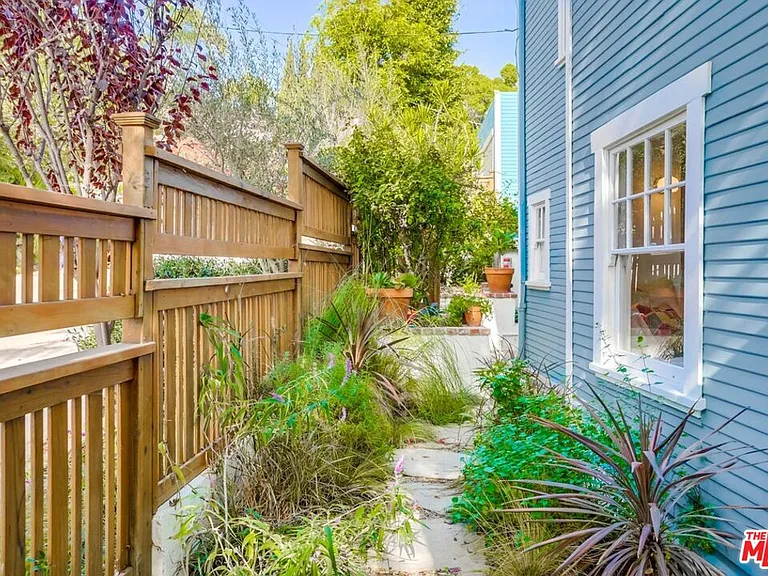 2154 Willetta St — Photo 4