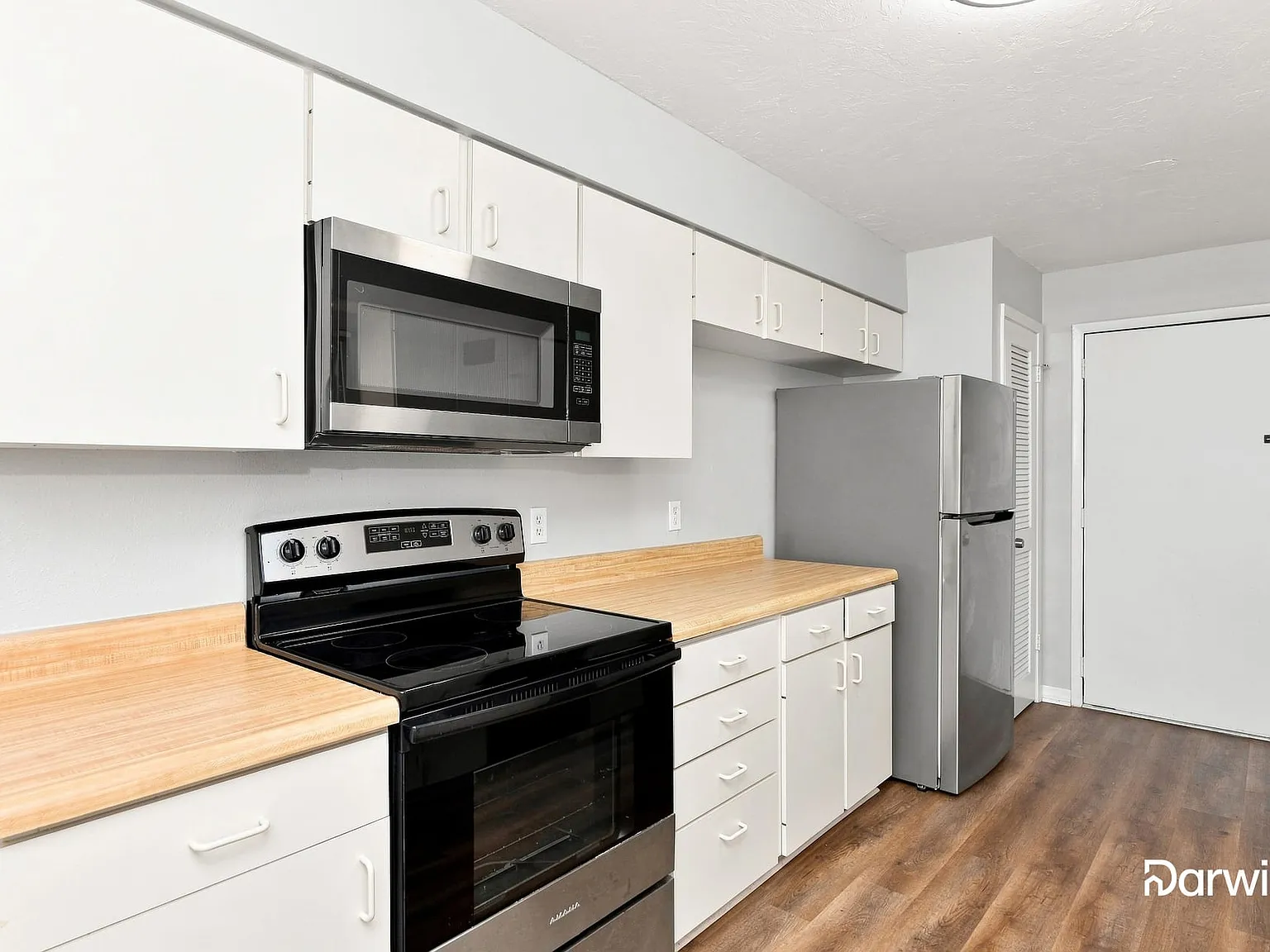 3 bed, 2.0 bath, 1242 sqft, $2,070 — Photo 3