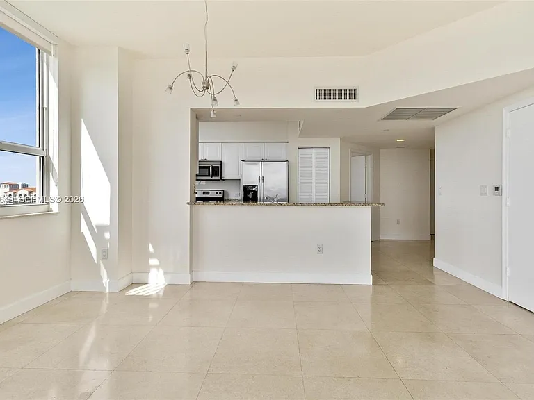 19501 W Country Club Dr #1009 — Photo 7