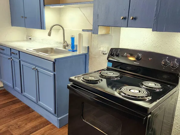 806 S 12th St, Kingsville, TX 78363