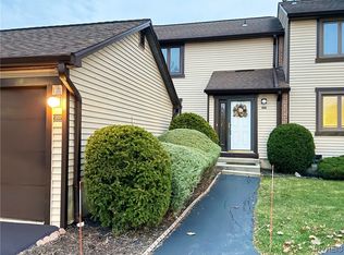 207 Charlesgate Cir, East Amherst, NY 14051