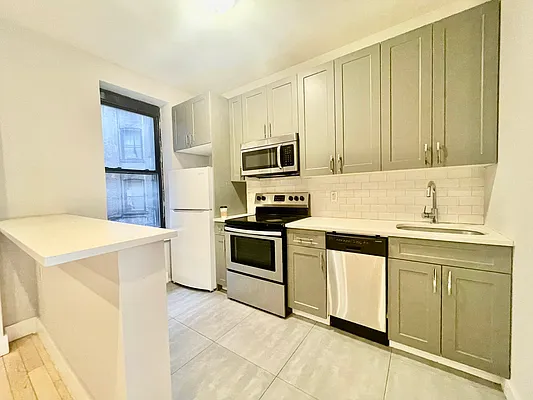 Rented by Bohemia Realty Group | media 7