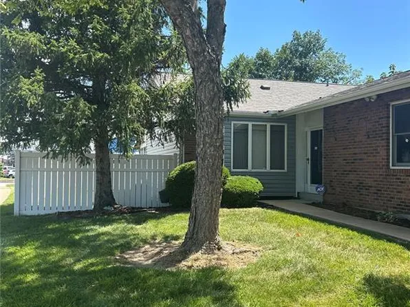 1723 Forest Hills Dr #F, Saint Charles, MO 63303