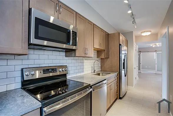 2 bed, 603 sqft, $3,200 — Photo 3