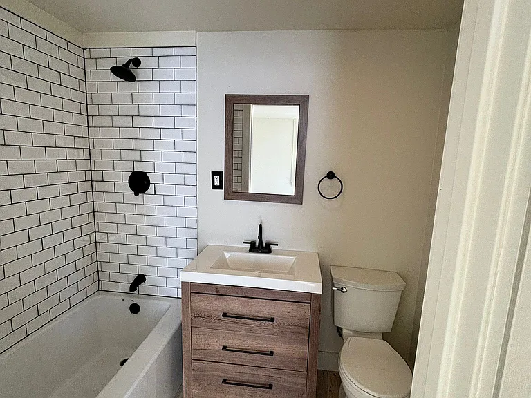813 Campbell Ave #813 — Photo 7