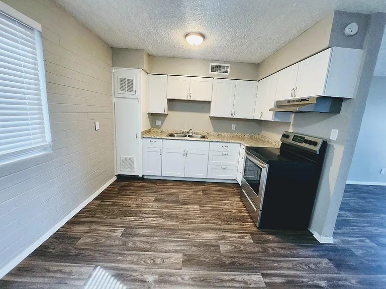 6817 N 17th Ave #4 — Photo 5