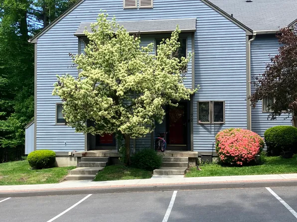 575 Bridge Rd Unit 7-2, Northampton, MA 01062