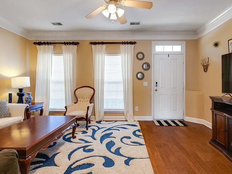 7031 Sunnywood Dr — Photo 2