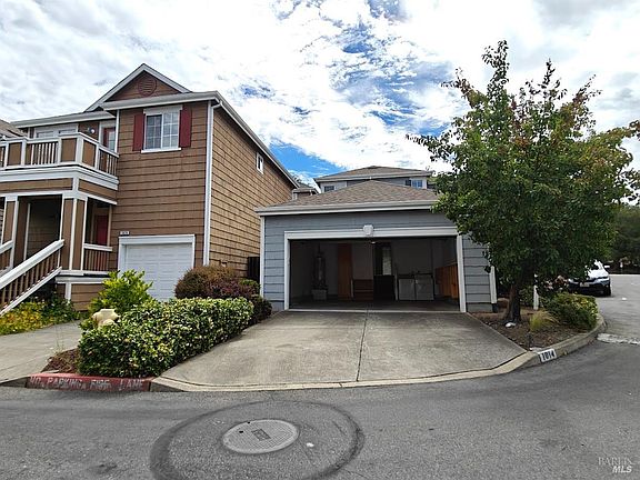 5th image of 1014 Addison Circle