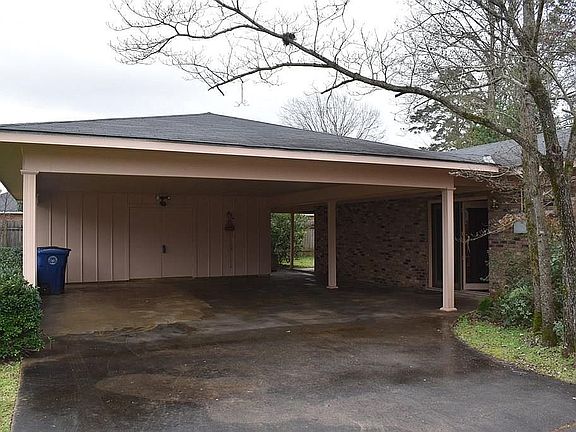 3rd image of 925 Harling Ln