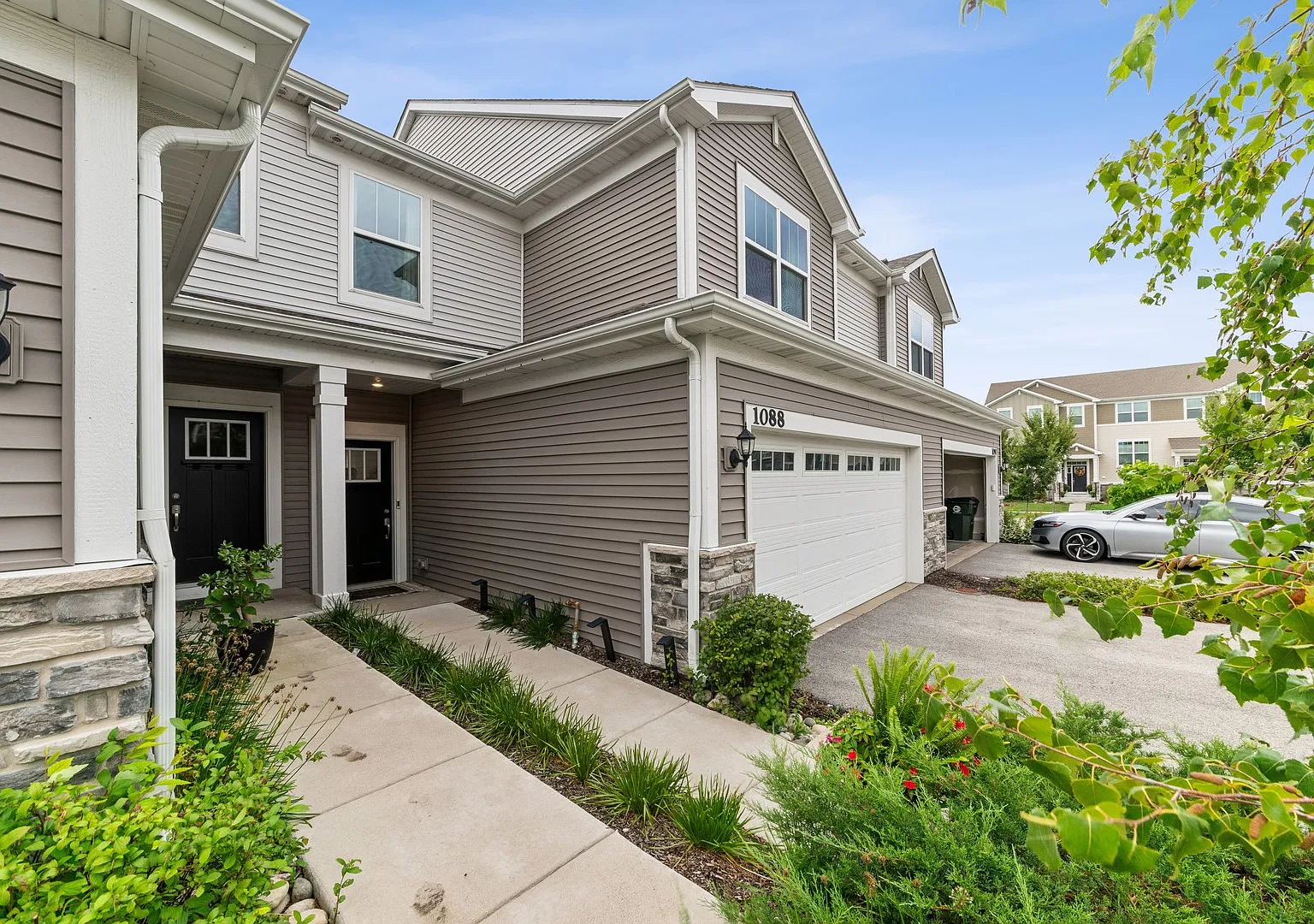 3 bed, 2.5 bath, 1767 sqft, $3,100 — Photo 1
