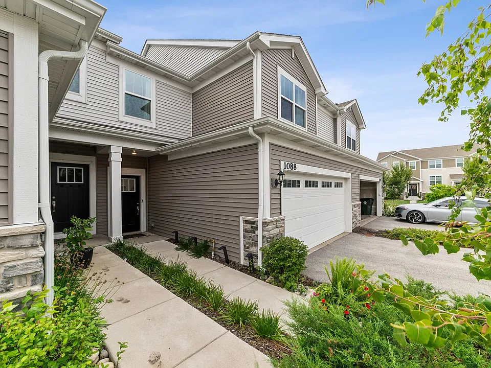 1088 Moraine Dr