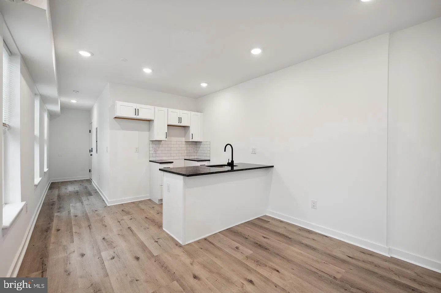 1 bed, 1.0 bath, 1000 sqft, $1,250 — Photo 2