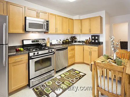 1 bed, 1.0 bath, 800 sqft, $3,885 — Photo 3