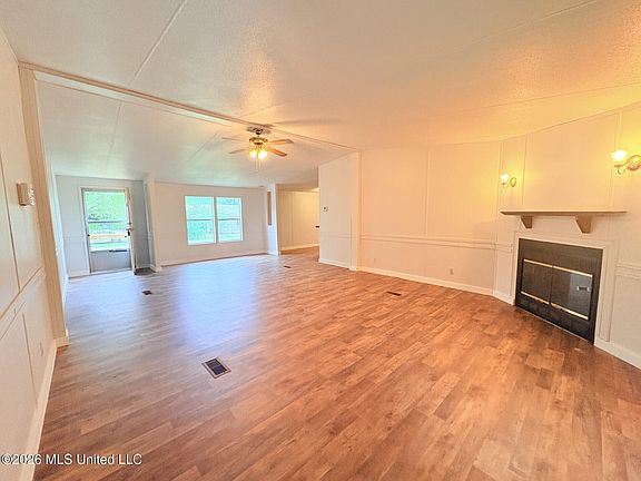 4th image of 4 Hurst Dr