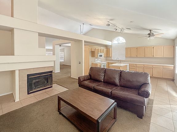 4th image of 39518 Chalfont Ln
