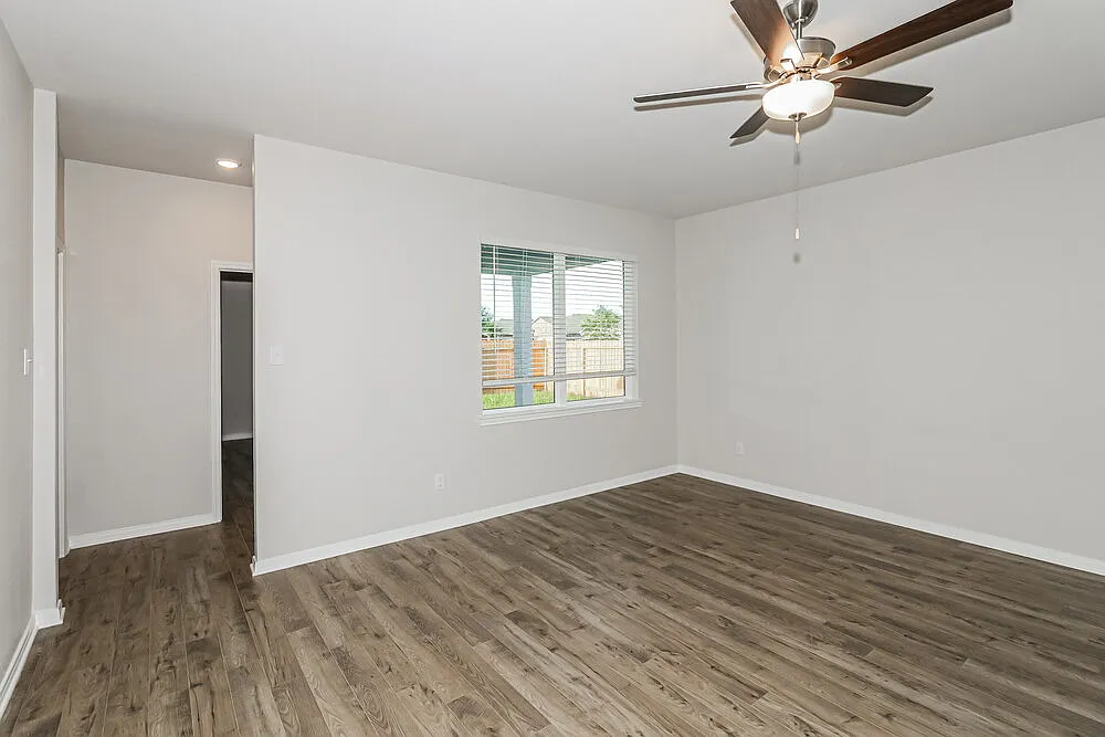 3 bed, 2.0 bath, 1579 sqft, $1,995 — Photo 3