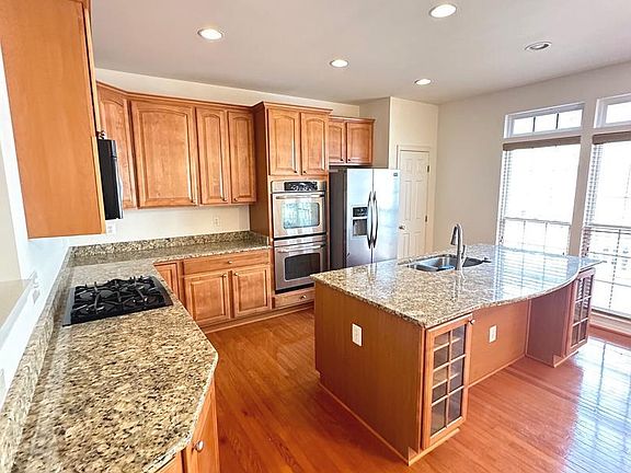 4th image of 2100 Abbottsbury Way