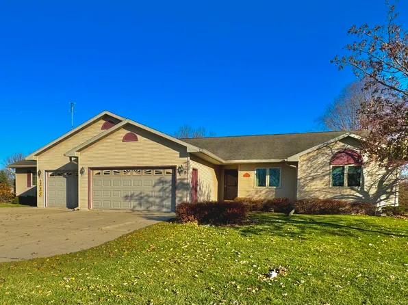 560 River Dr, Berlin, WI 54923