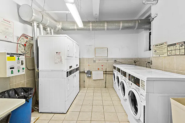 Sold by Thomas Lipovetsky, LREB | media 11