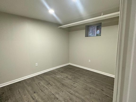 4th image of 105 Manning Ave N #1