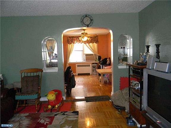 4th image of 241 N Wycombe Ave