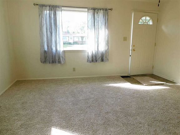 3rd image of 7609 Scott Ln