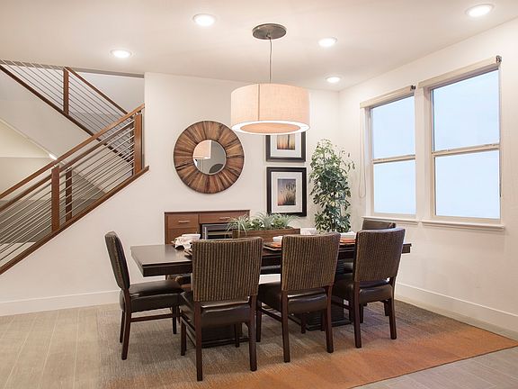 Residence 4 - Dining Room