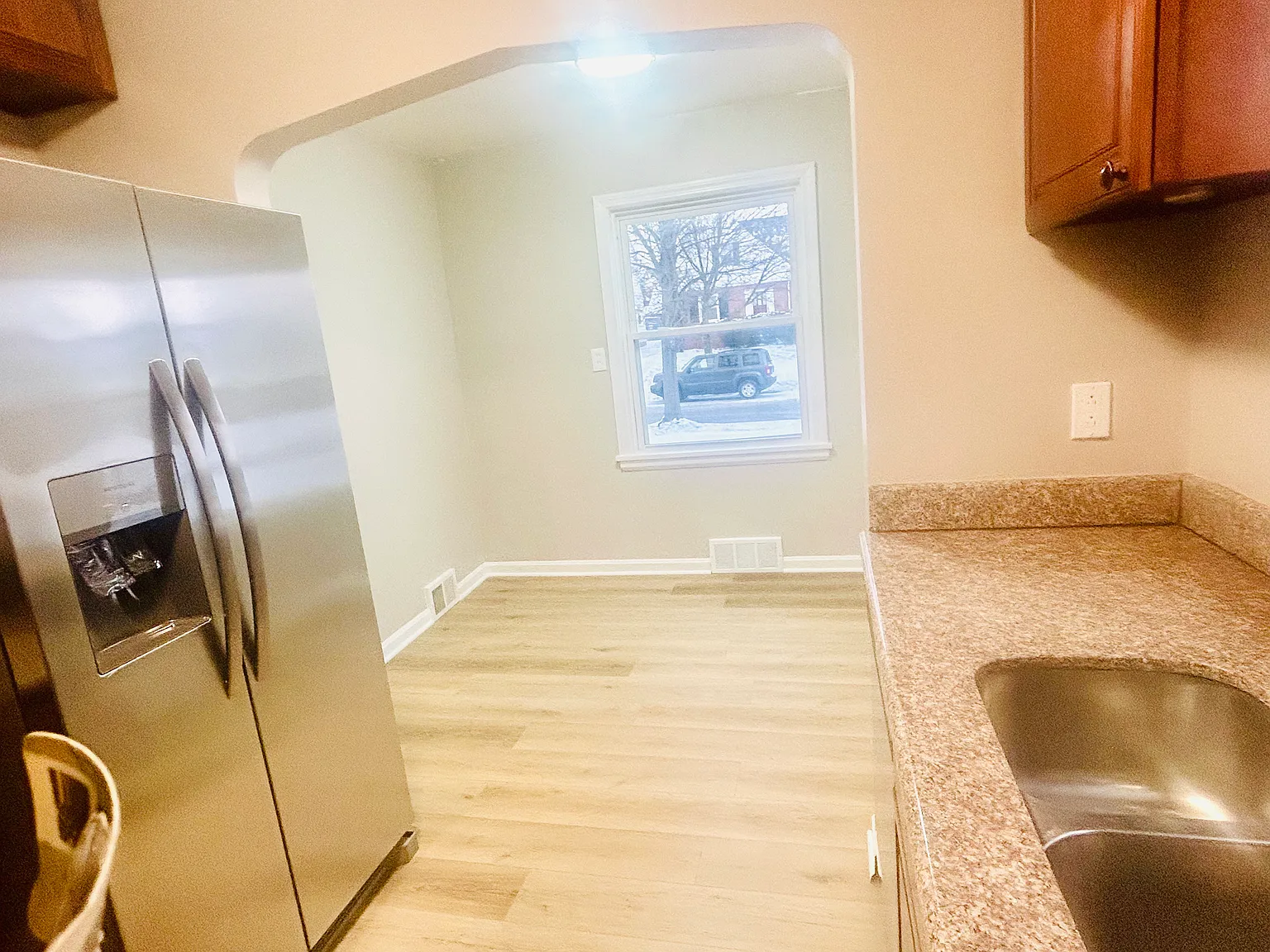 4 bed, 1328 sqft, $2,400 — Photo 3