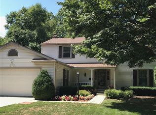 606 Debbington Dr, Bay Village, OH