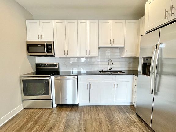 5th image of 1730-35 W Greenleaf Ave #207