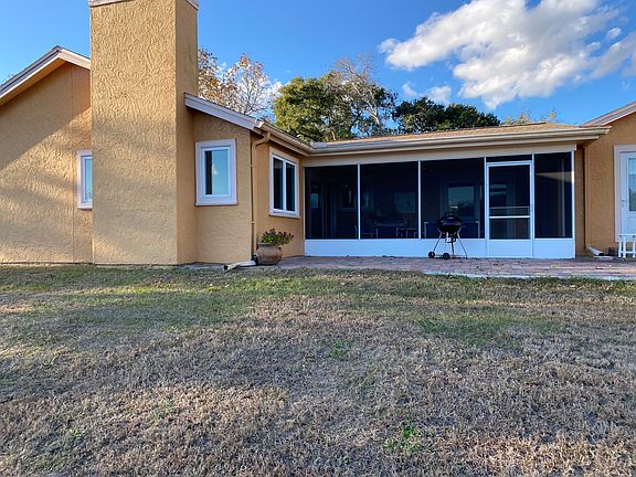 5th image of 1067 Windsong Cir