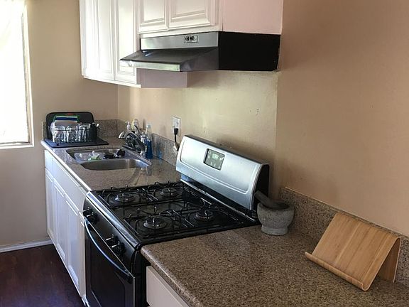 3rd image of 1941 Wilcox Ave