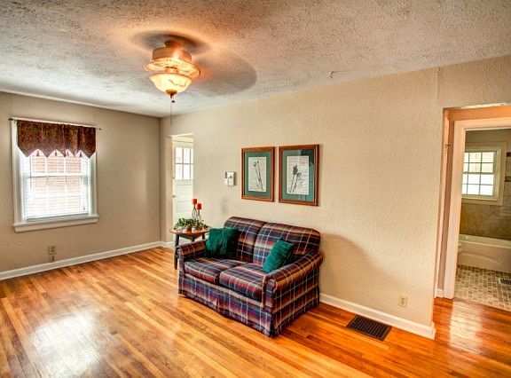 4th image of 4041 Fulton Ave