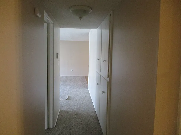Regency West Apartments — Photo 28